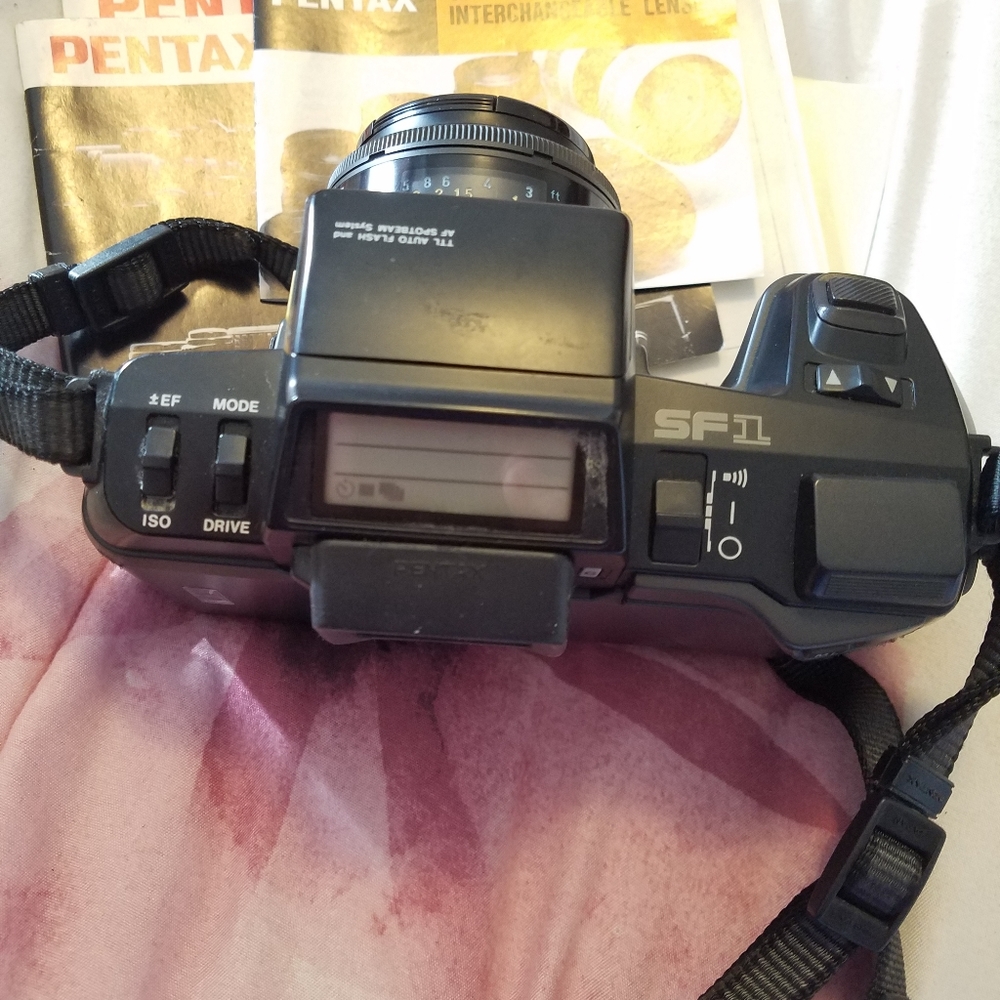 Pentax 35mm SFL Camera - Picture 3 of 7